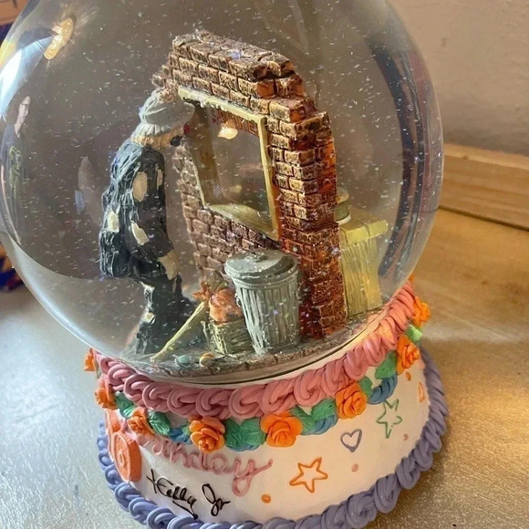 RARE and VHTF SIGNED by Emmett Kelly Jr 1994 Snow Globe. - Picture 10 of 15